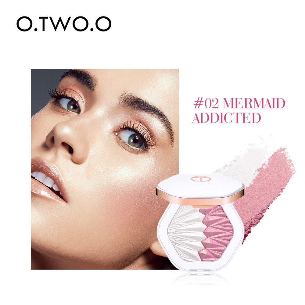 O.TWO.O 2 In 1 Highlighter Powdery Cake