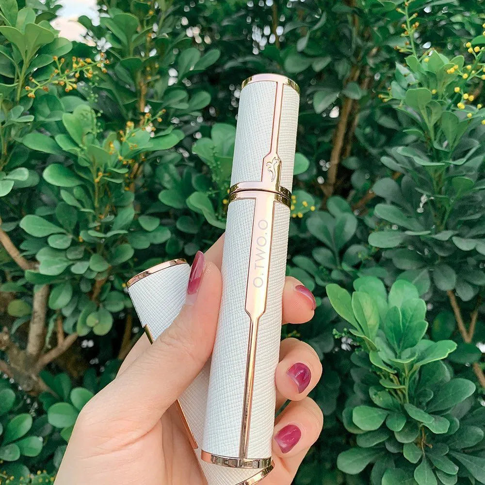O.TWO.O Gold Silk Satin Mascara